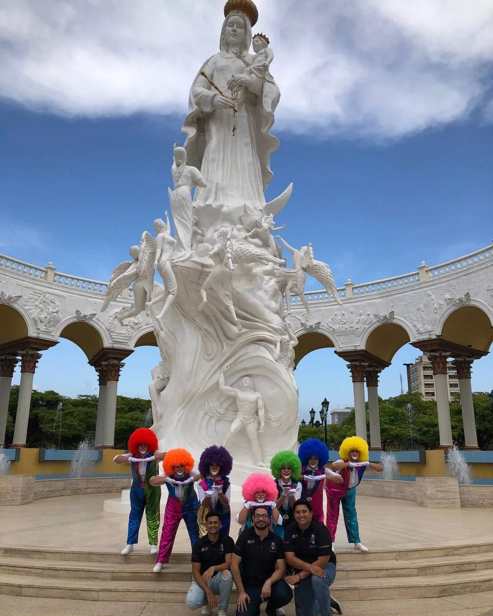 UN DÍA LLENO DE COLOR Y DIVERSIÓN EN EL REINO 🤩
Tuvimos la oportunidad de recibir y pasear con nada más y nada menos que @nifunifaoficial 🤡
Talento Venezolano que está presente en la infancia de millones de personas a lo largo del mundo.
Las llevamos a conocer junto con @mcbotranvia varios lugares de nuestro Reino y a disfrutar de varias delicias que les teníamos cortesía de nuestras marcas como:
@pasapaloexpressve
@dulcesdeandrea
@lealvzla
@supercandy_ve
@floresydetallesofia
#maracaibomuestratusol #maracaibocity #maracaibo #turismo #cultura #historia #comida #payasitasnifunifa